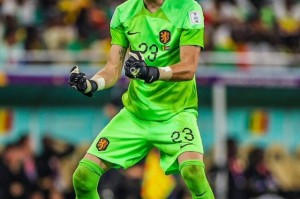 开云网址-范加尔挖掘荷兰励志门神，曾被黑手党勒索失业半年