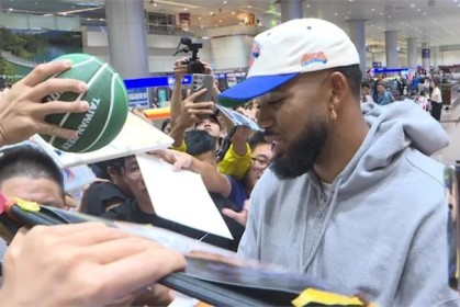 开云线上入口-好人！唐斯凌晨抵台开启中国行 还不忘关注明尼苏达校园枪击案